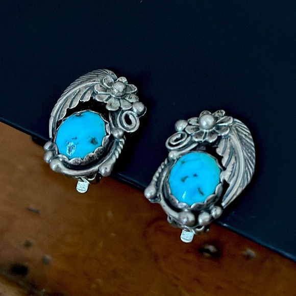 ✨ Vintage Navajo Turquoise Sterling Sliver Clip on Earrings✨ - Picture 1 of 2